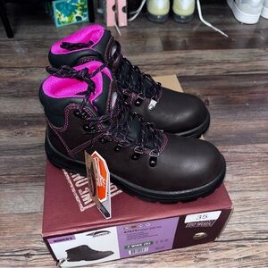NWB Avenger Women’s 7 Wide Leather Slip Resistant Waterproof Work Boots A7675
